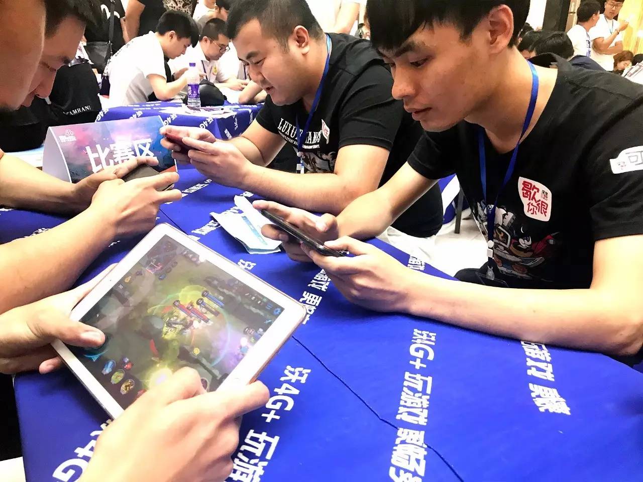 Xiaohu：当时没注意Light四杀 怕霞把他换了就直接E死了