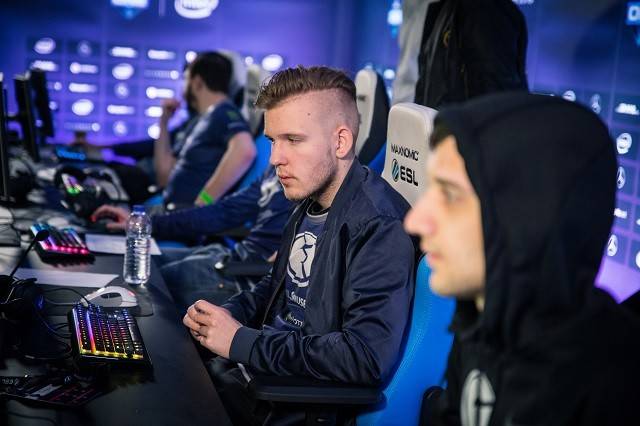 ClearLove ：打团也是敢操作的 这是我们队员的进步吧