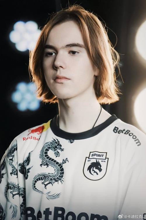 Theshy微博晒照：感谢大家昨天祝贺我的出道纪念日