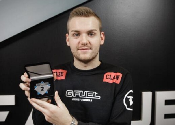 扑克中期如何判断优势（牌局中期如何评估优势）