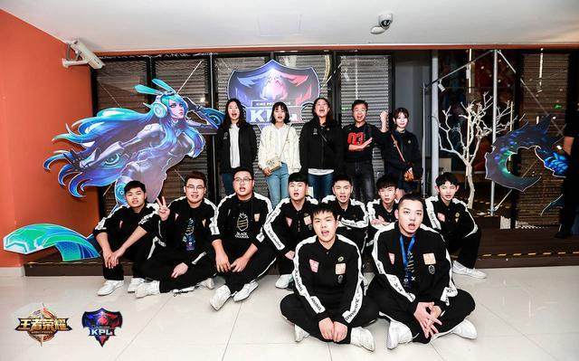 Zeus 生日快乐🎂 Hanwha Life Esports 官方： 让我们一起庆祝 Zeus 的生日